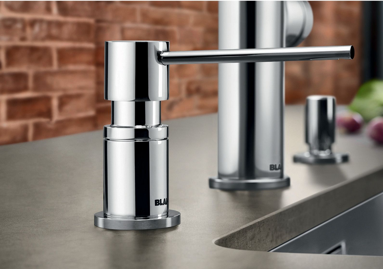 DISTRIBUTEUR SAVON LATO CHROME