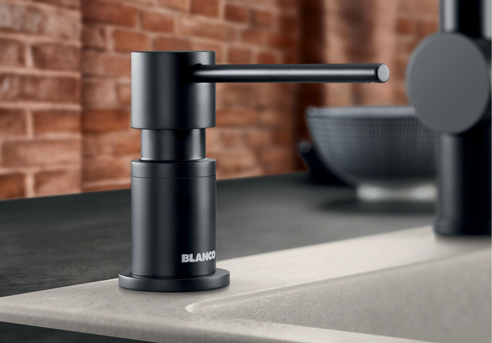 DISTRIBUTEUR SAVON LATO NOIR MAT