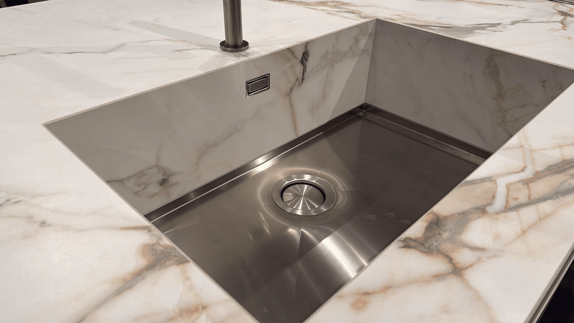 Cuisine en Calacatta Crystal mat — projet 2