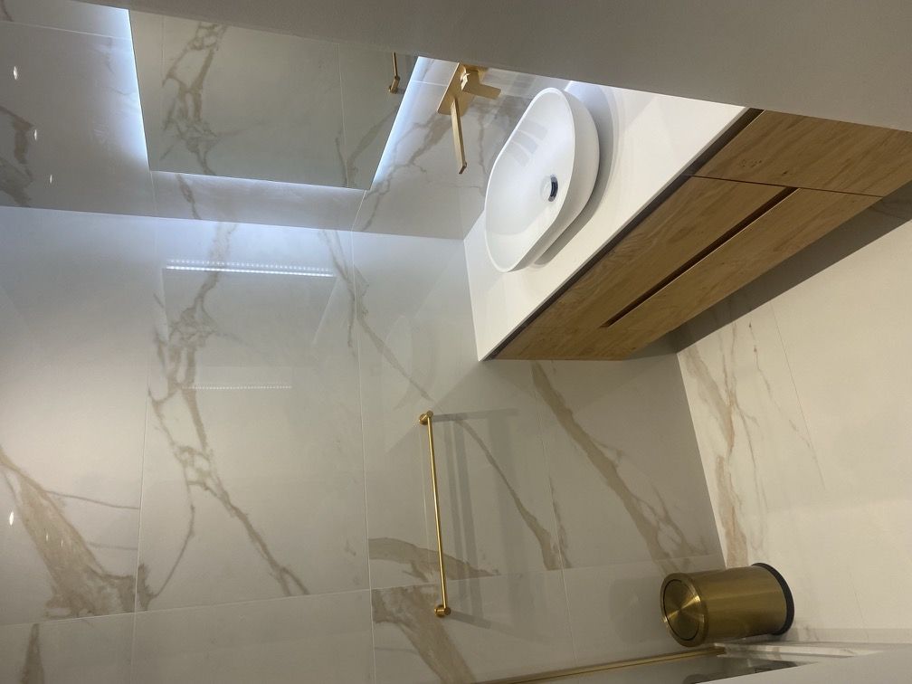 Salle de bain en Calacatta Gold
