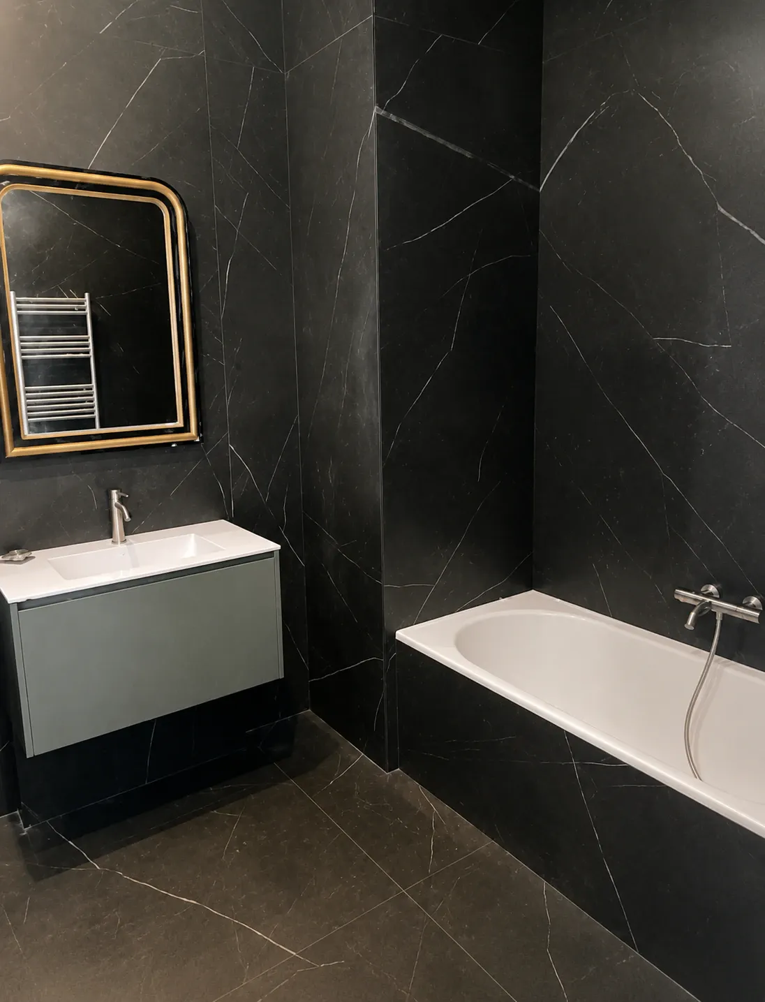 Salle de bain en Nero Bilbao