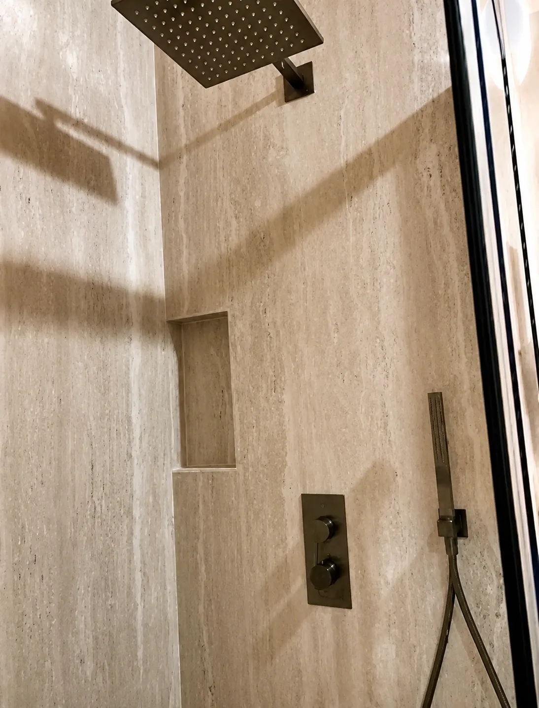 Salle de bain en Travertin