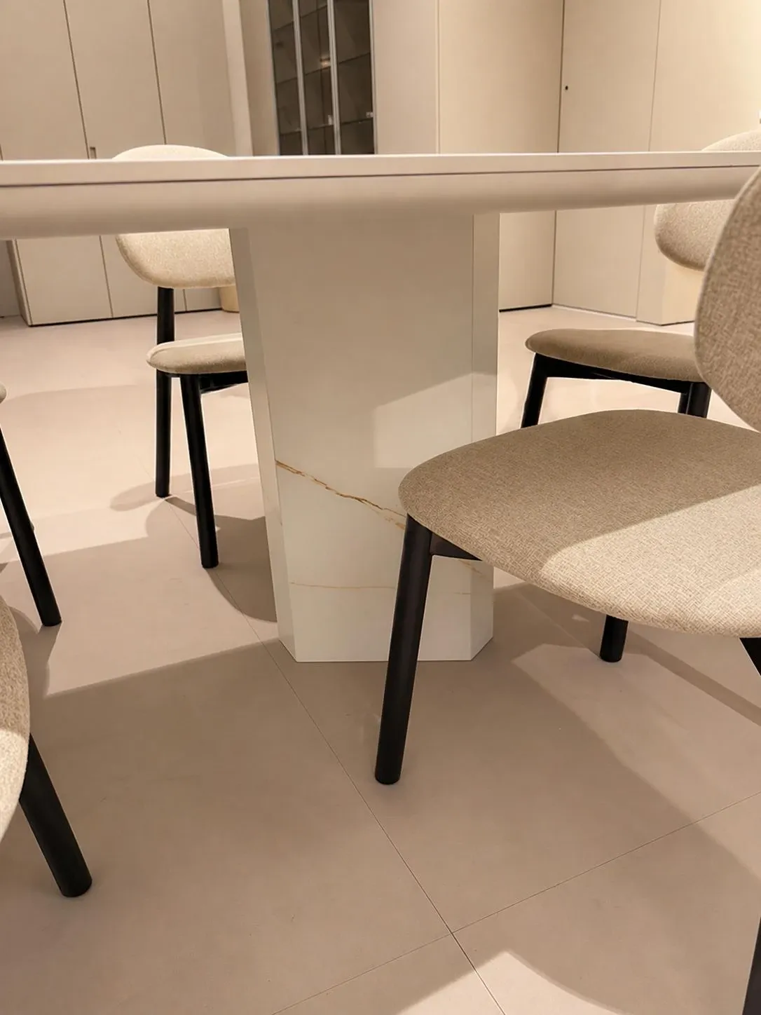 Table en Calacatta Bianco — photo 2