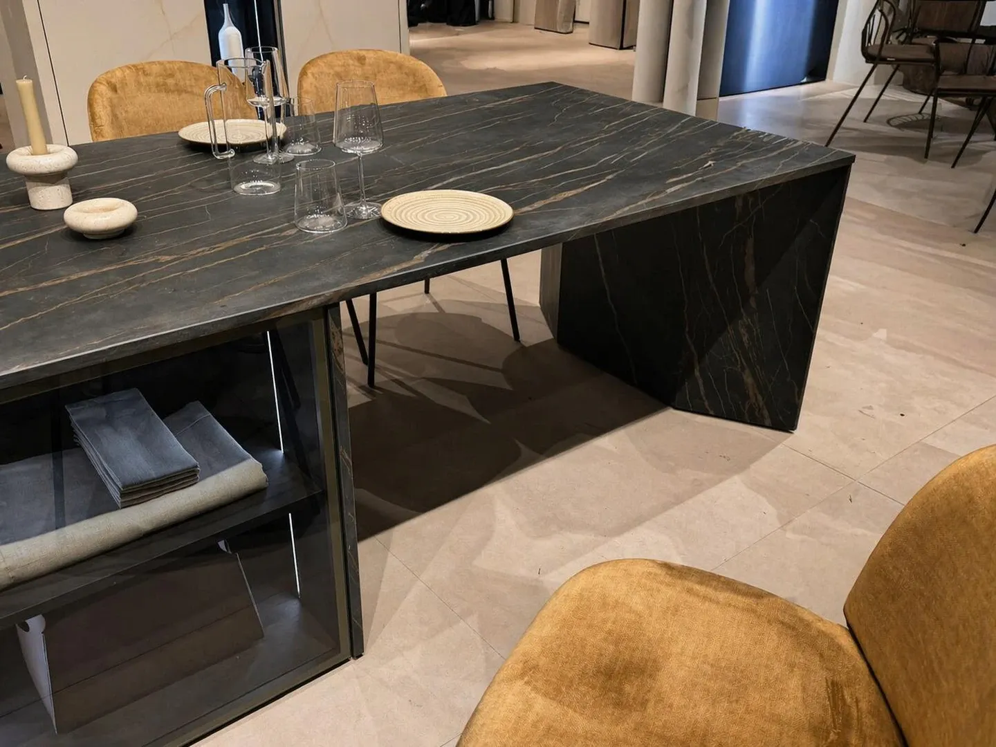 Table en Nero Imperial